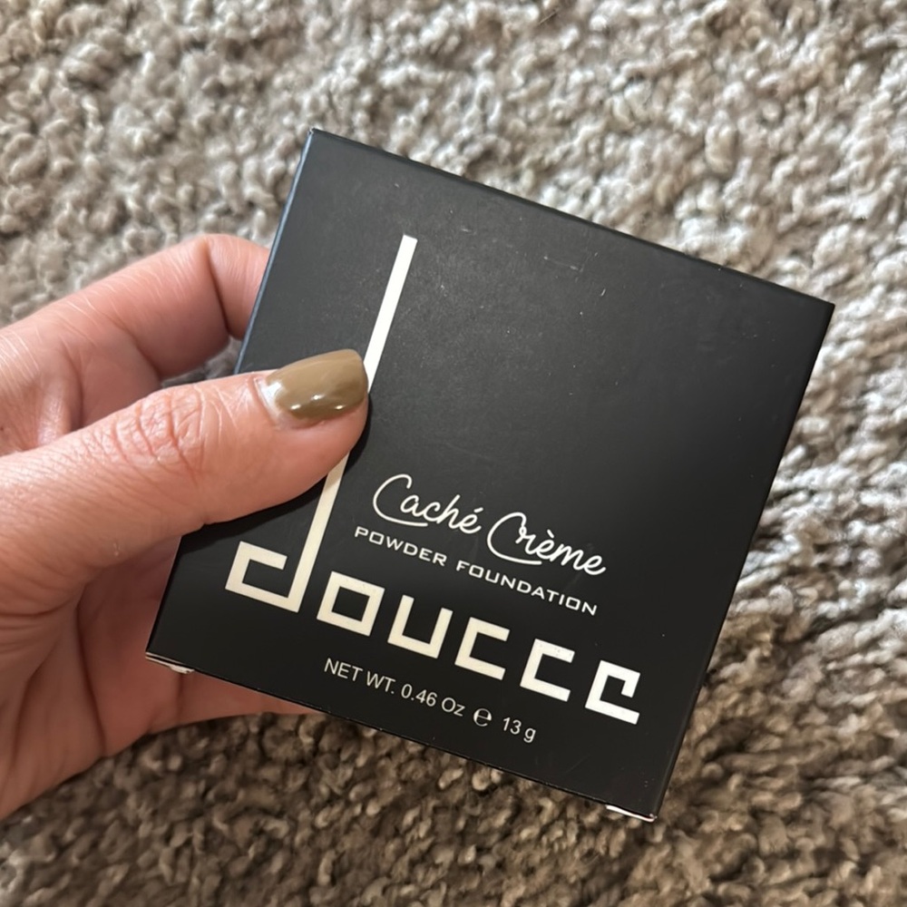 Doucce Caché Crème Powder Foundation (NL 1 shade)
